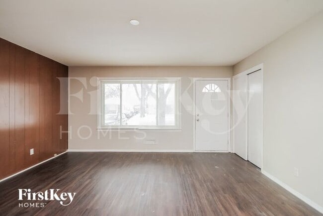 Building Photo - 15439 Elm St