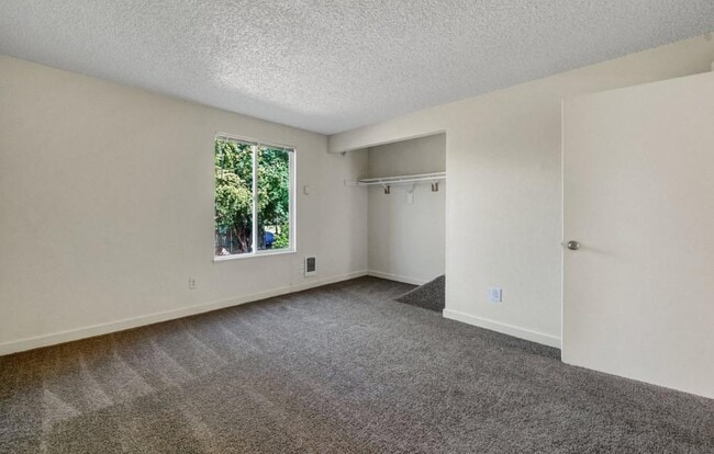 Building Photo - 5147 NE Killingsworth St