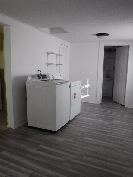 Building Photo - 6417 Washington St