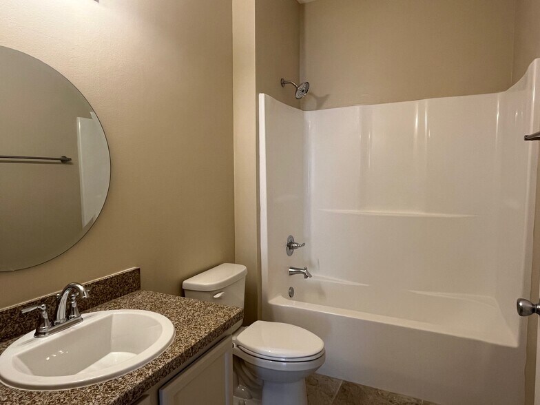 Guest full bath - 262 Bella Sera Ln