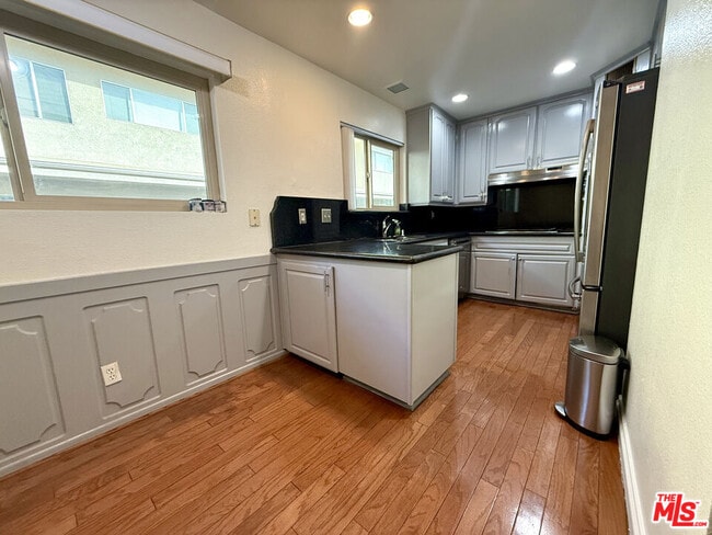 Building Photo - 5310 Lindley Ave