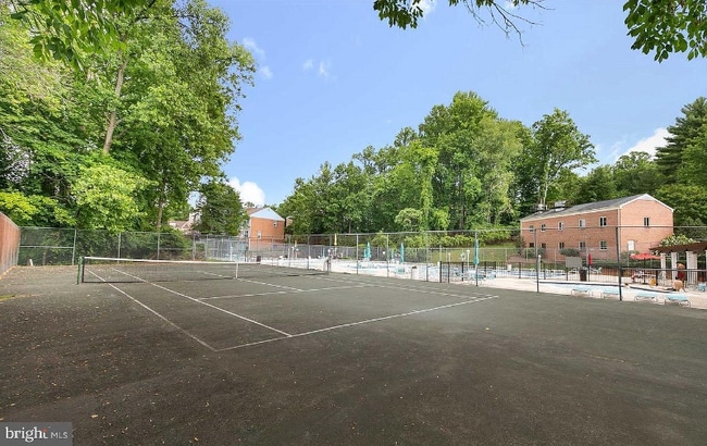 Building Photo - 10655 Montrose Ave