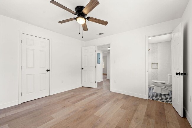 Building Photo - 2 Bed 1.5 Bath Jax Beach - Walk to the Beach- Newly remodeled