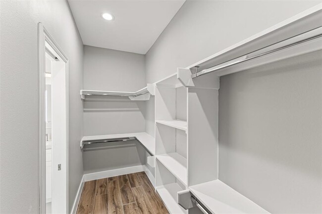 Building Photo - 5510 Pershing St