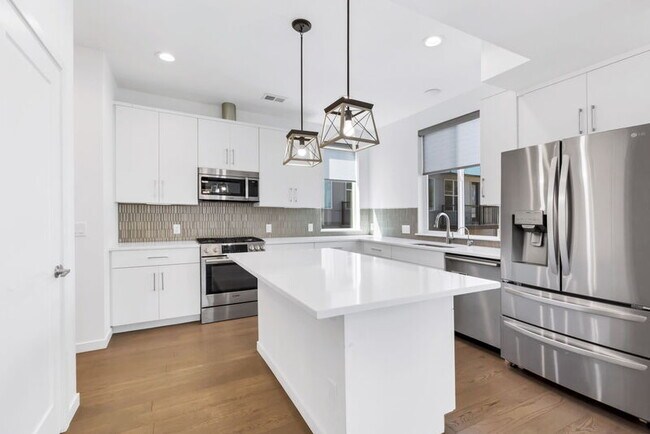Building Photo - 8711 E Hampden Ave
