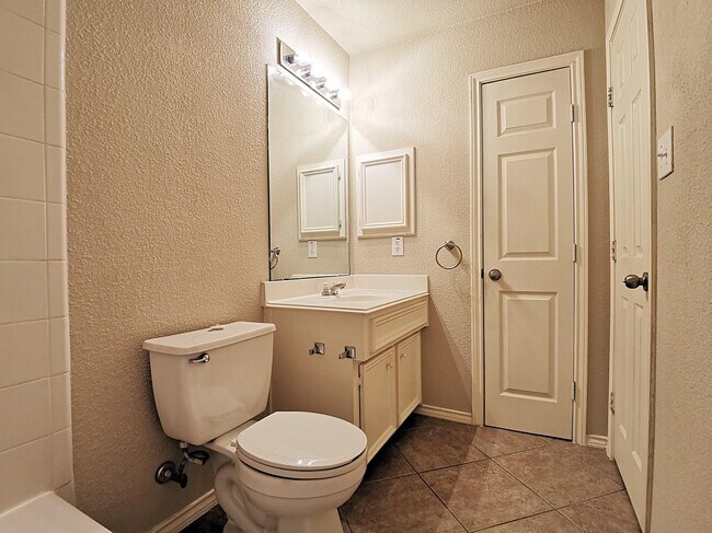 Building Photo - 3527 Hera Dr