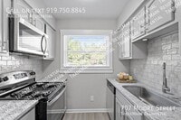 Building Photo - 707 S Moore St