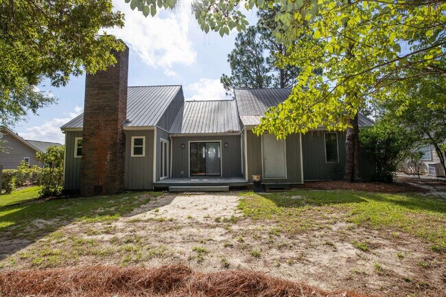 Building Photo - "Charming 3-Bedroom Retreat with Granite Touches and Cozy Fireplace on Winchester Rd!"