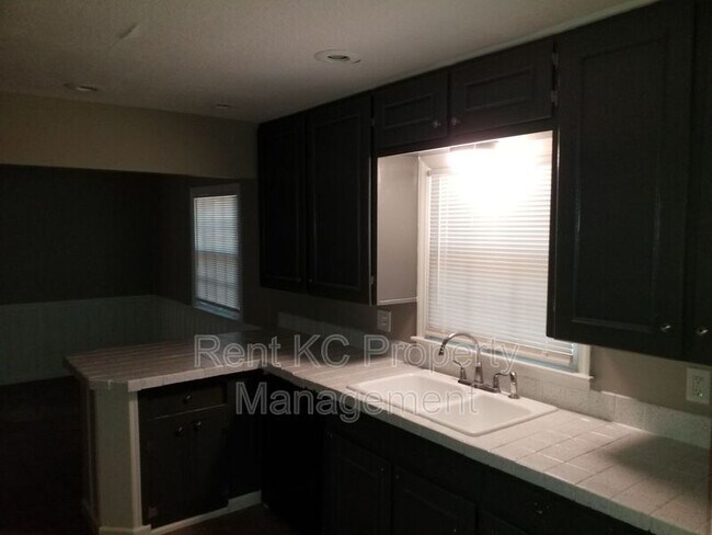 Building Photo - 4608 Ridgeway Ave
