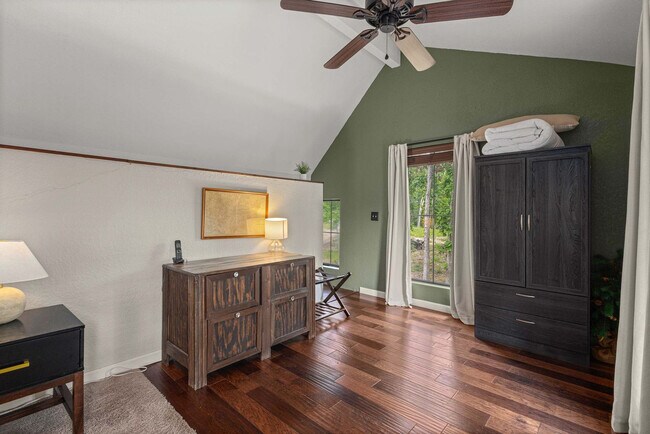 Building Photo - 10583 Two Girls Ln