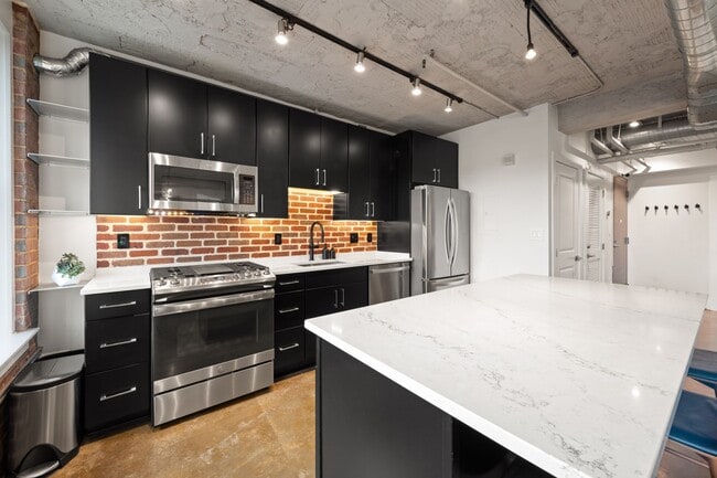 Building Photo - Fully Furnished Designer Loft with Parking & Monument Views!