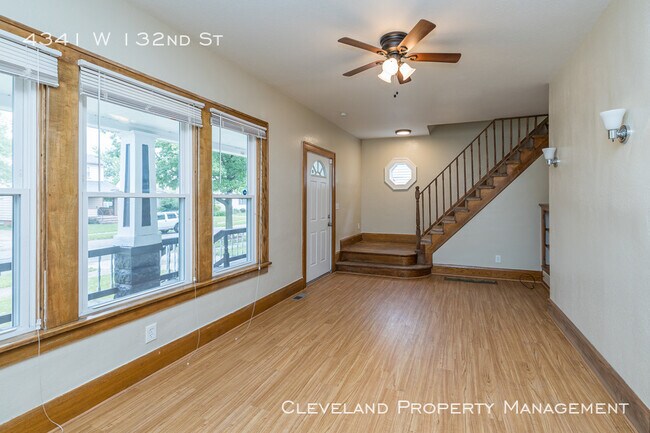 Building Photo - Updated West Side Colonial