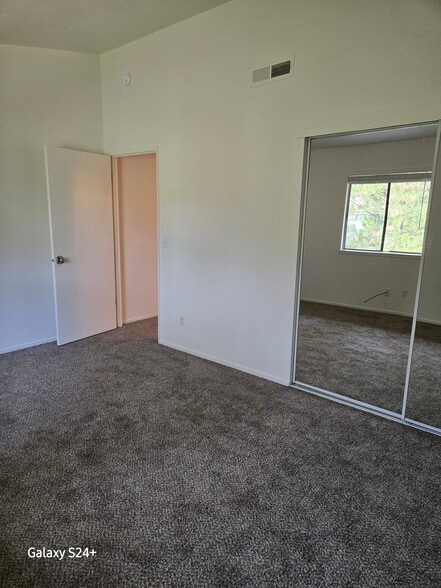 Building Photo - 13055 Lincoln Way