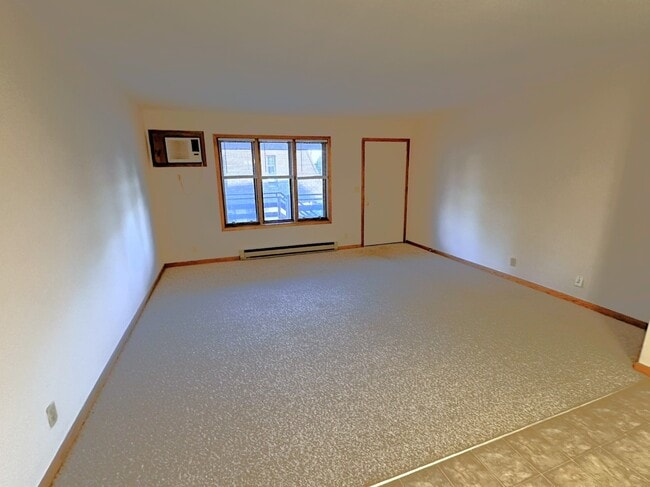 Building Photo - 780 Main St