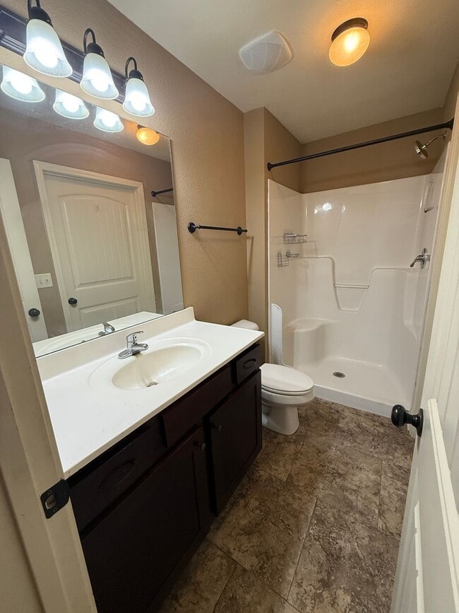 Building Photo - Your Perfect Home Awaits!