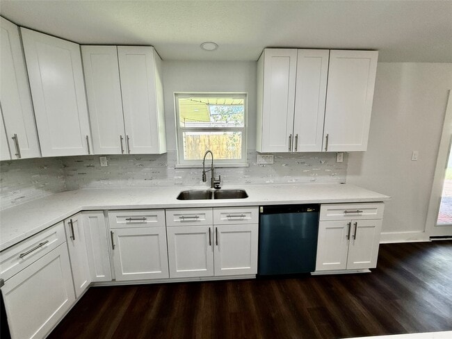 Building Photo - 1631 Shadow Bend Dr