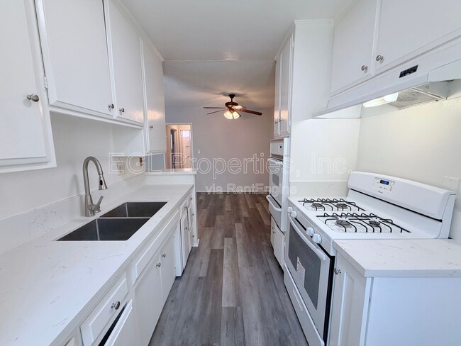 Building Photo - 362 N San Vicente Blvd