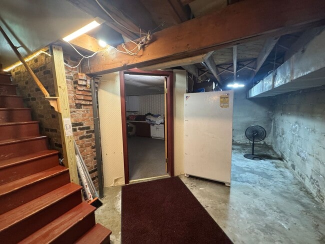 Building Photo - Beautifully Furnished Three Bedroom Home