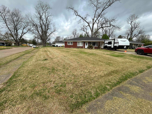 Building Photo - 2019 Alison Ave