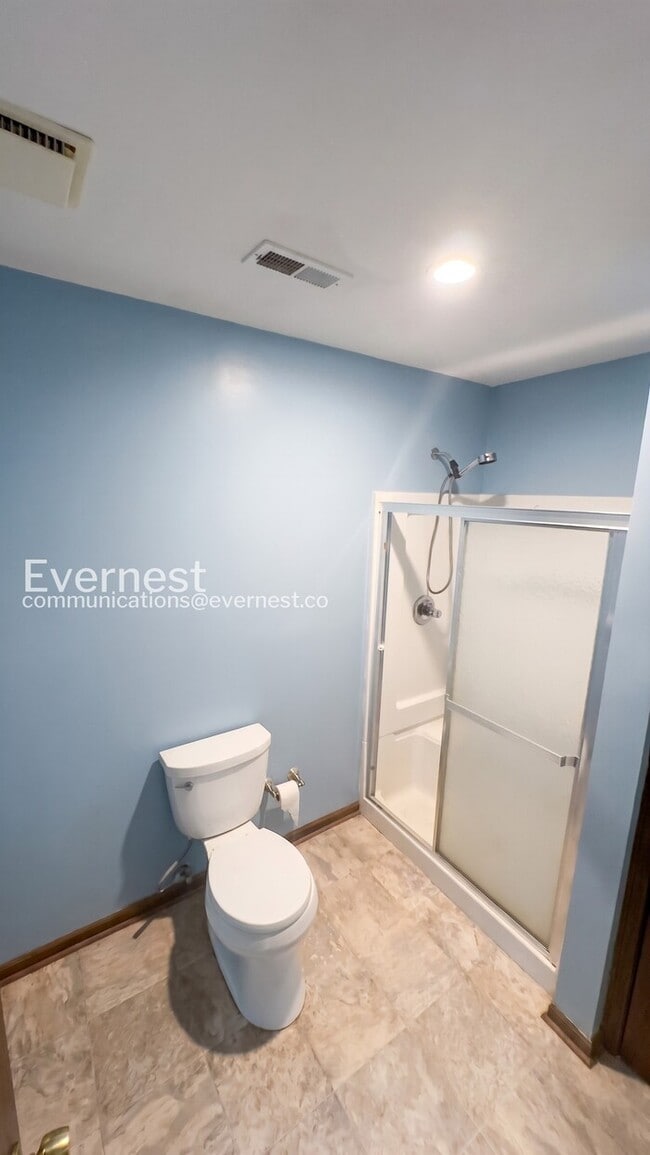 Building Photo - 3 Bed/2.5 Bath Townhome with Fenced Yard / Pets Not Accepted / Vouchers Accepted / Coming Soon!