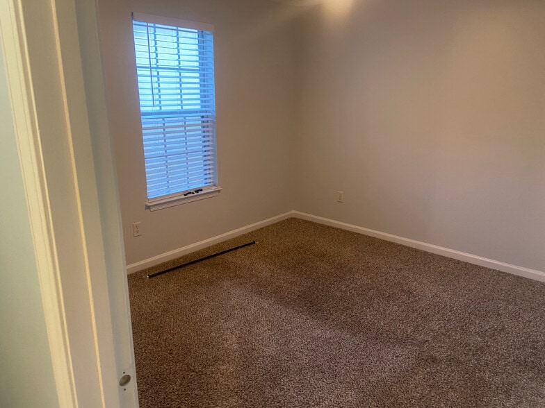 Building Photo - Room in Townhome on Waverly Hills Dr