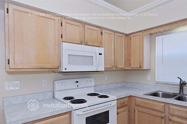 Building Photo - 2223 Ridgemore Dr