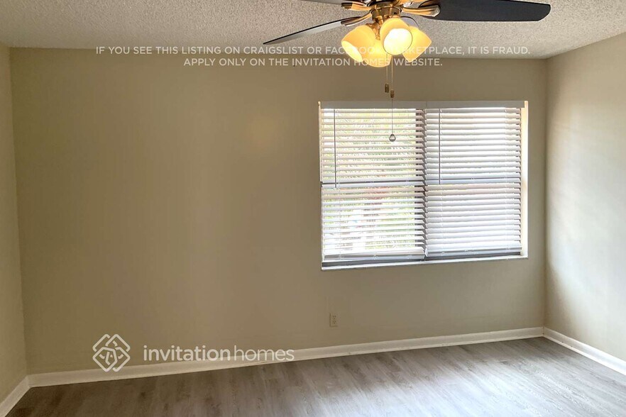 Building Photo - 12220 Sag Harbor Ct