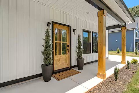 Building Photo - 201 Elm Dr