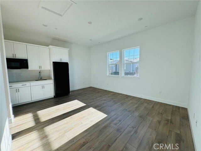Building Photo - 5042 Brooks Cir