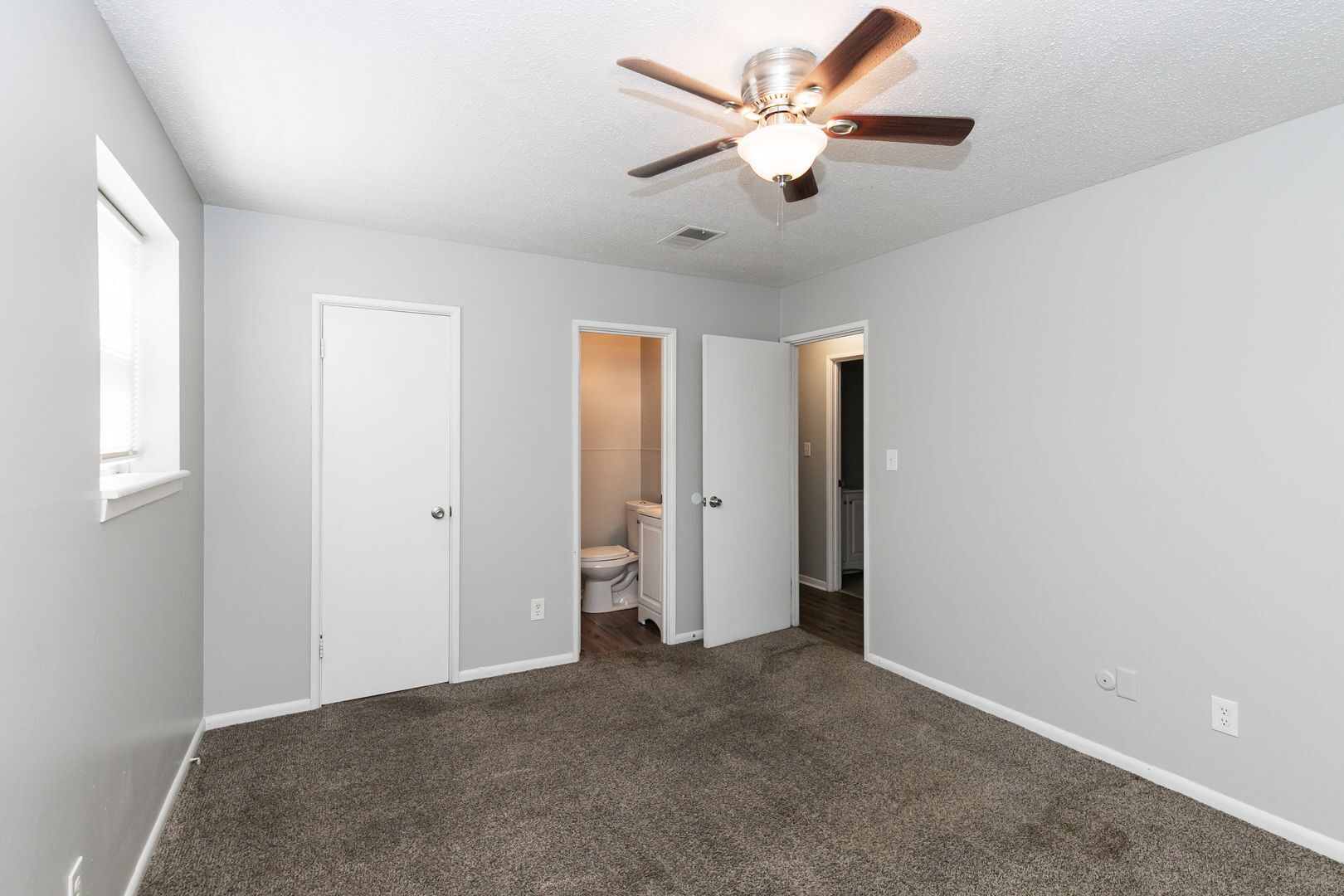 Building Photo - 5135 NE Chouteau Trafficway