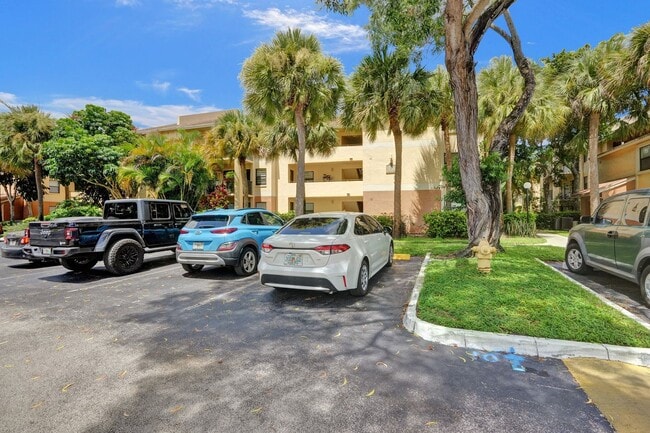 Building Photo - SPACIOUS 2 BED/2 BATH WITH BALCONY IN RESORT-STYLE COMMUNITY!