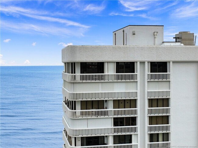 Building Photo - 9960 S Ocean Dr