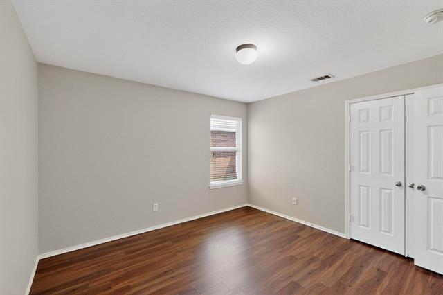 Building Photo - 708 Lark Dr