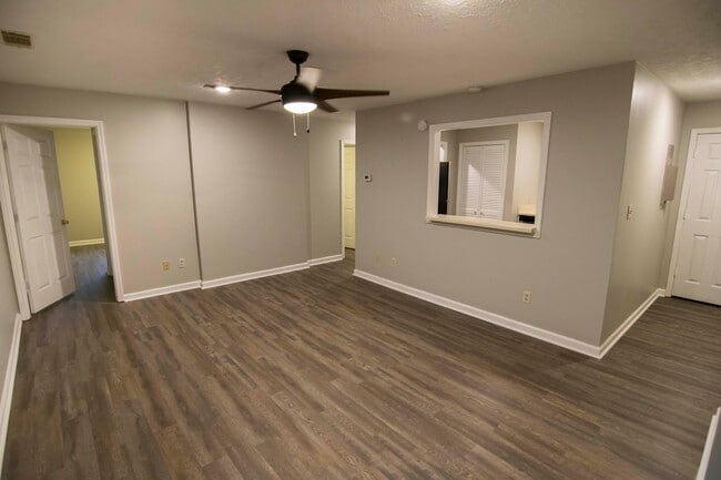 Building Photo - 4/2 apartment off of Milledge