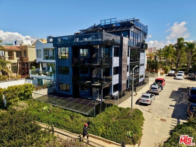 Building Photo - 5115 Vía Donte