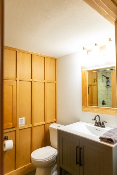 Building Photo - 1002 Jessup Rd