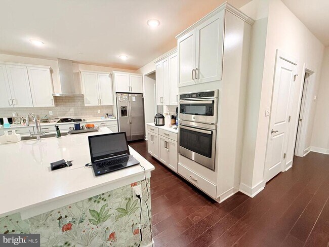 Building Photo - 161 Livingston Ln