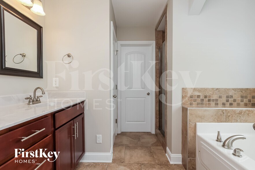 Building Photo - 2392 Andersonville Dr