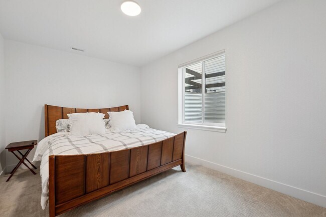 Building Photo - Absolutely Gorgeous Cordera Home