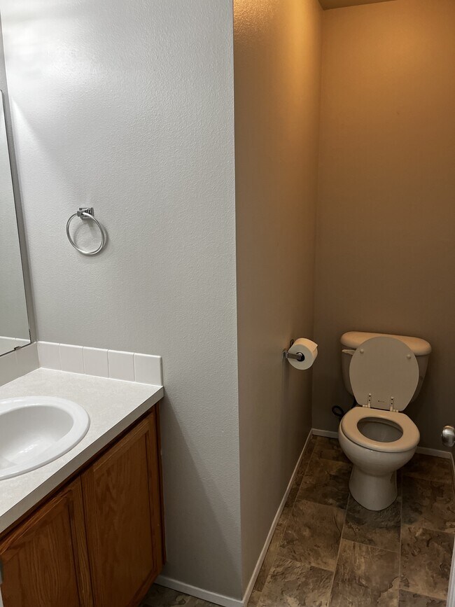 Building Photo - 9982 Greenleaf Loop SE