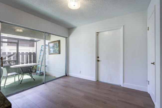 Building Photo - 5280 Bosque Ln