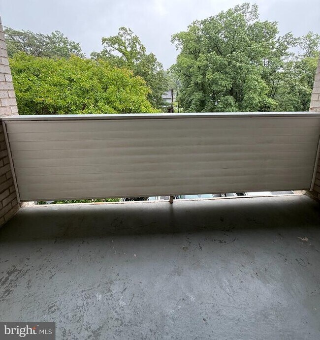 Building Photo - 5608 Bloomfield Dr