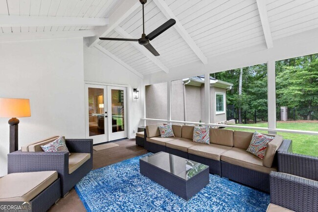Building Photo - 9950 Farmbrook Ln