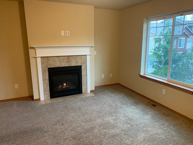 Building Photo - 3 Bedroom 2.5 Bathroom Home in Cordata Nei...