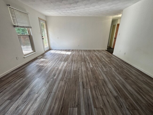 Building Photo - 6421 Orchard View Ln