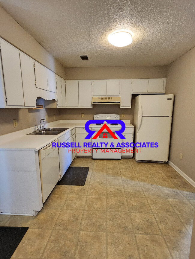Building Photo - Alabaster Townhome