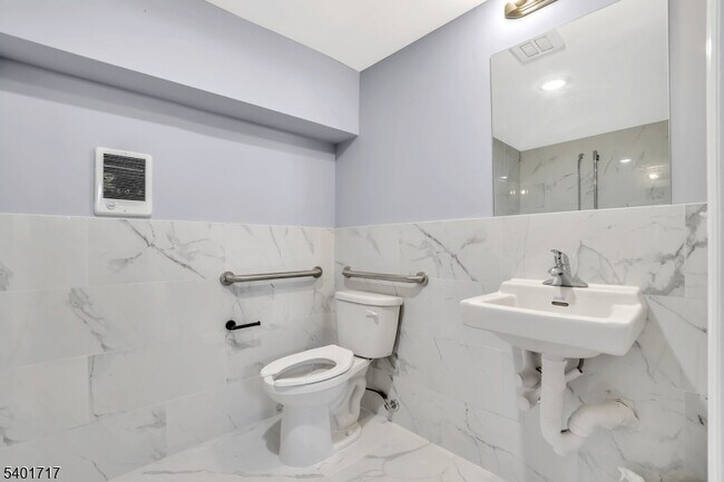 Building Photo - 155 Clifton Ave