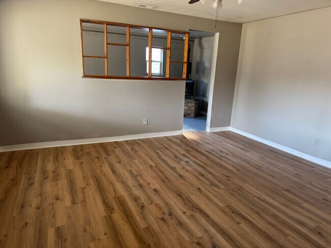 Building Photo - Seller Willing to Finance