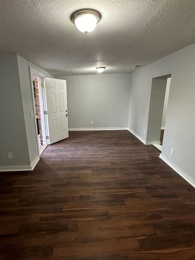 Building Photo - All Brick 4 bedroom 2 bath Northside Rental!