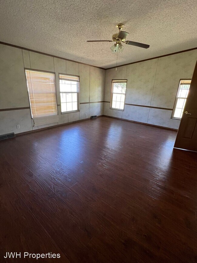 Building Photo - 3 br, 2.5 bath House - 681 Red Chute Lane